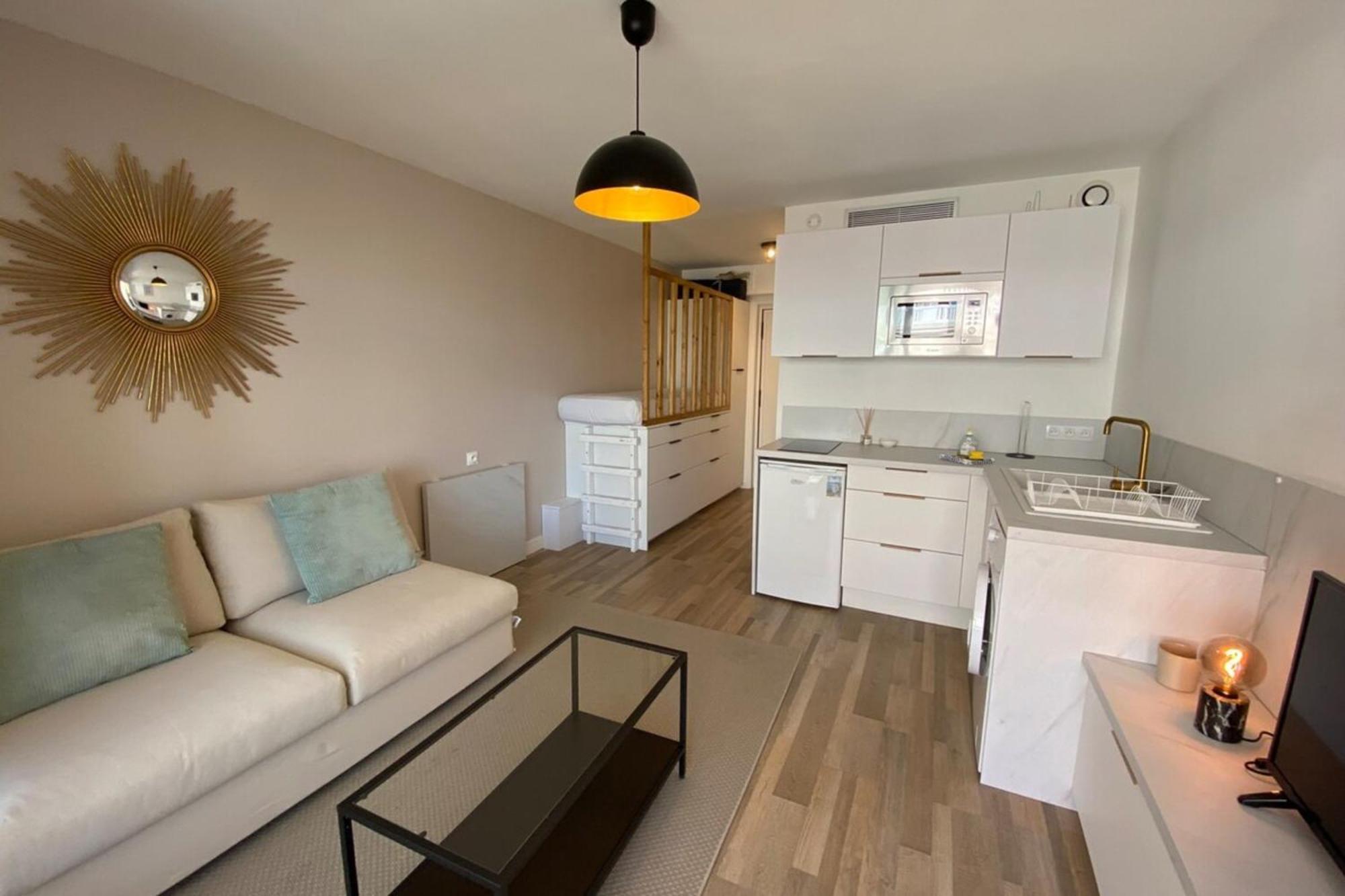 06Ai - Beautiful Renovated Studio - Sea And Pool View วาลูริส ภายนอก รูปภาพ